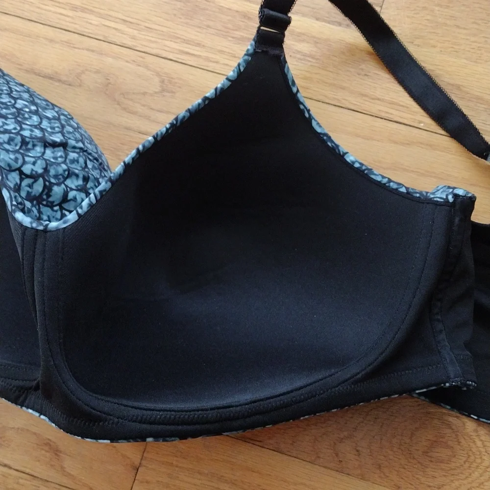 Torrid Wireless Bra 42DDD